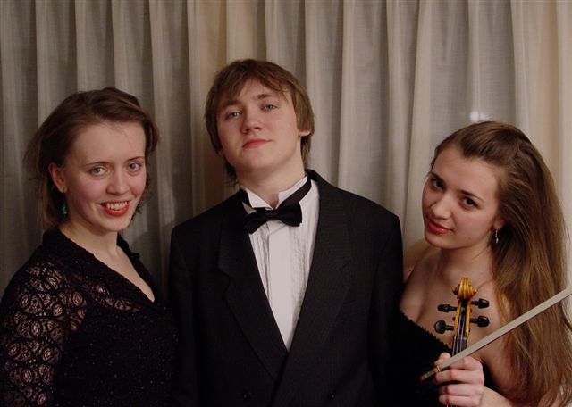 Beltiukov Trio  Dasha Nikita en Ksenia